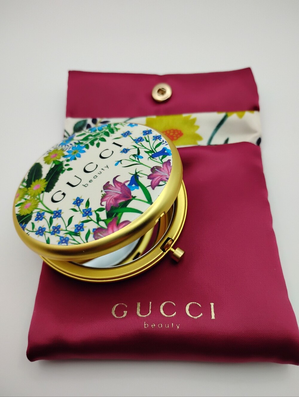 Gucci Beauty Floral Compact Mirror in Red Silk Pouch Brand New & Authentic